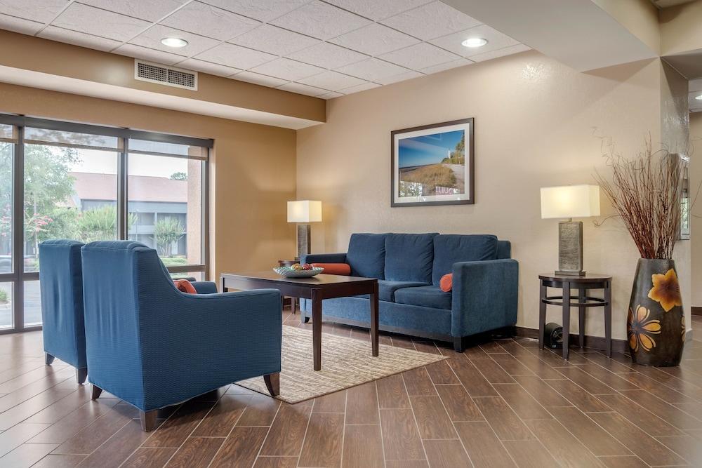 Comfort Suites Tallahassee Capitol - University Area Exterior photo