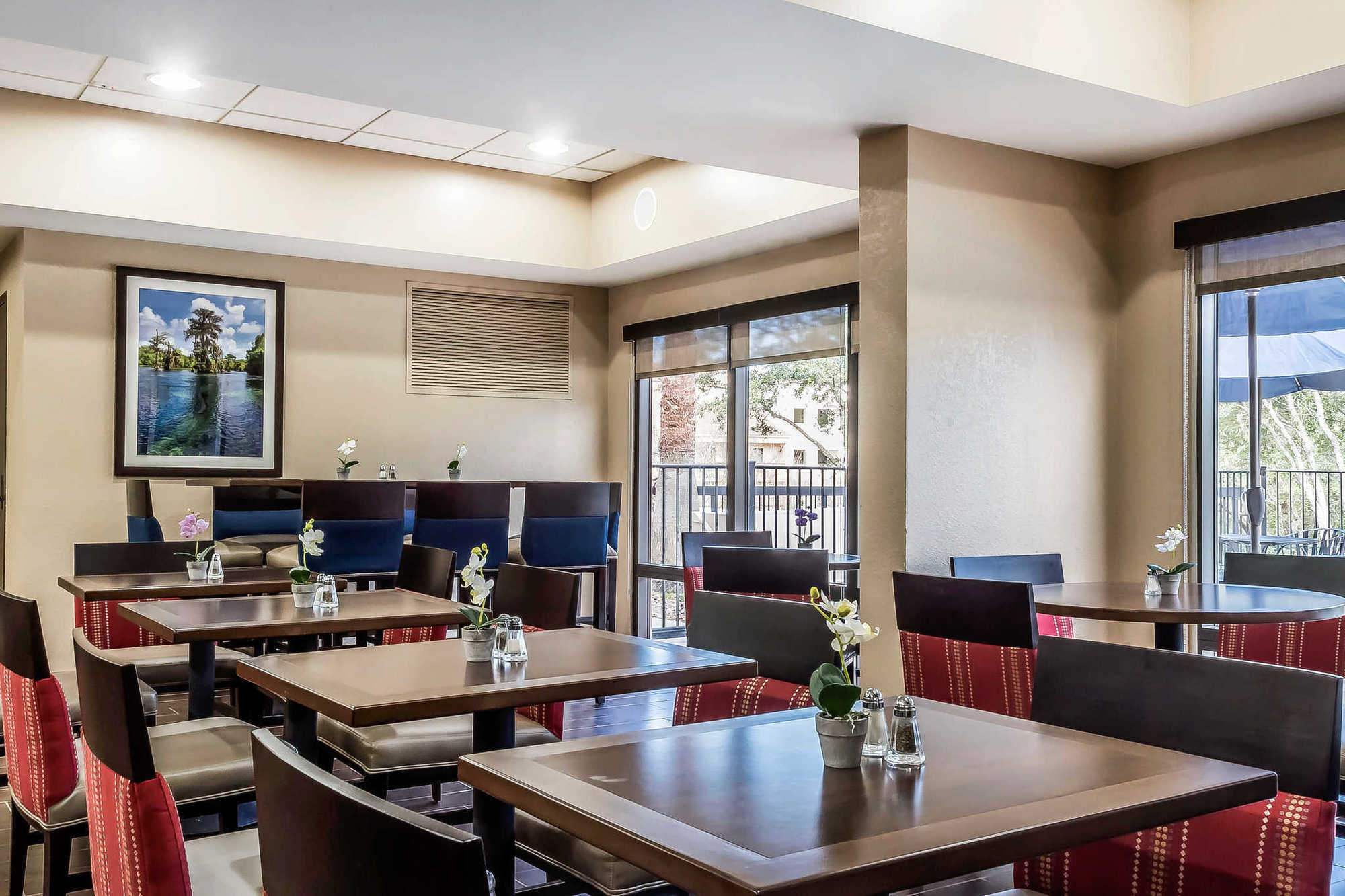 Comfort Suites Tallahassee Capitol - University Area Facilities photo