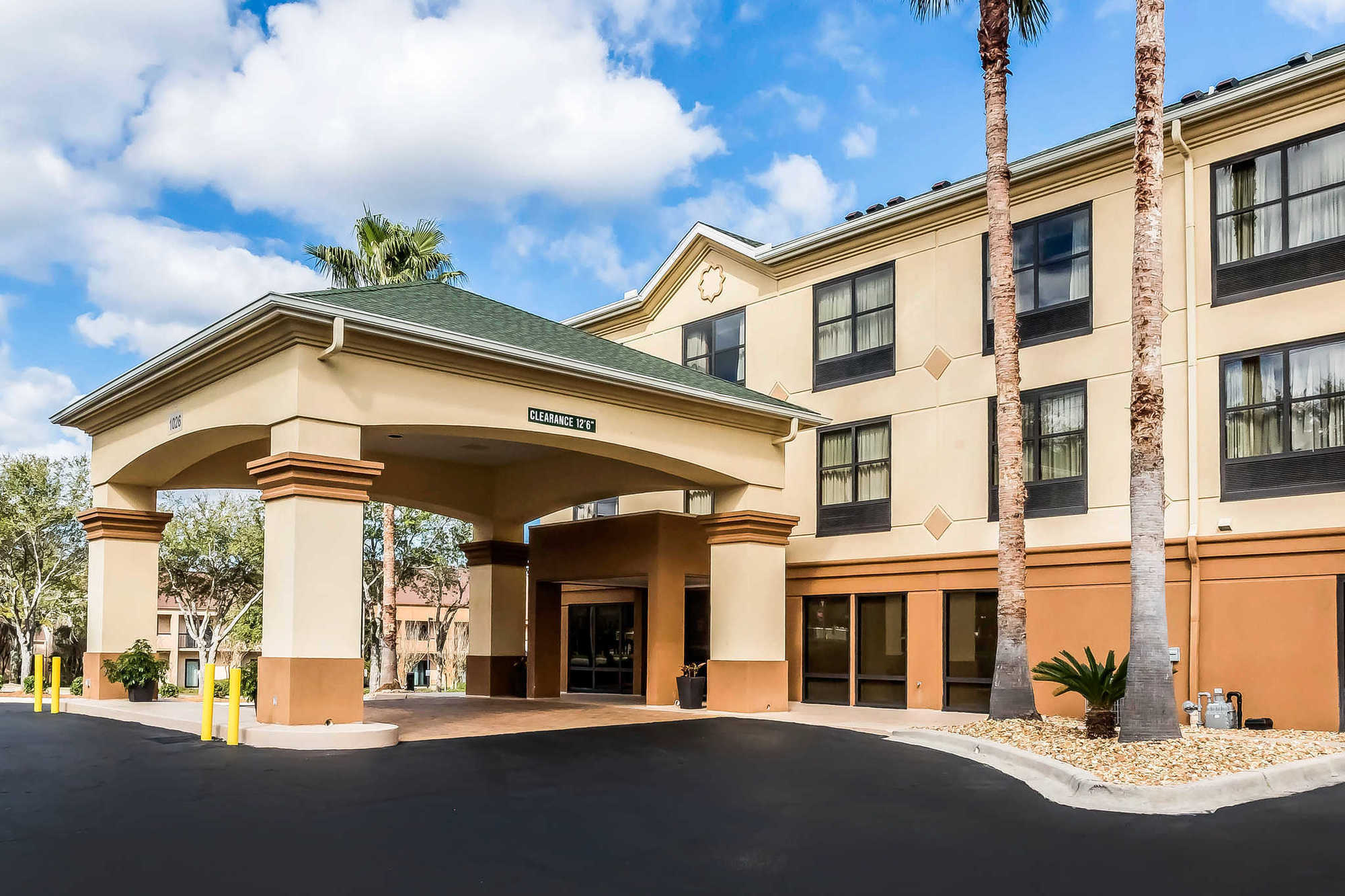 Comfort Suites Tallahassee Capitol - University Area Exterior photo